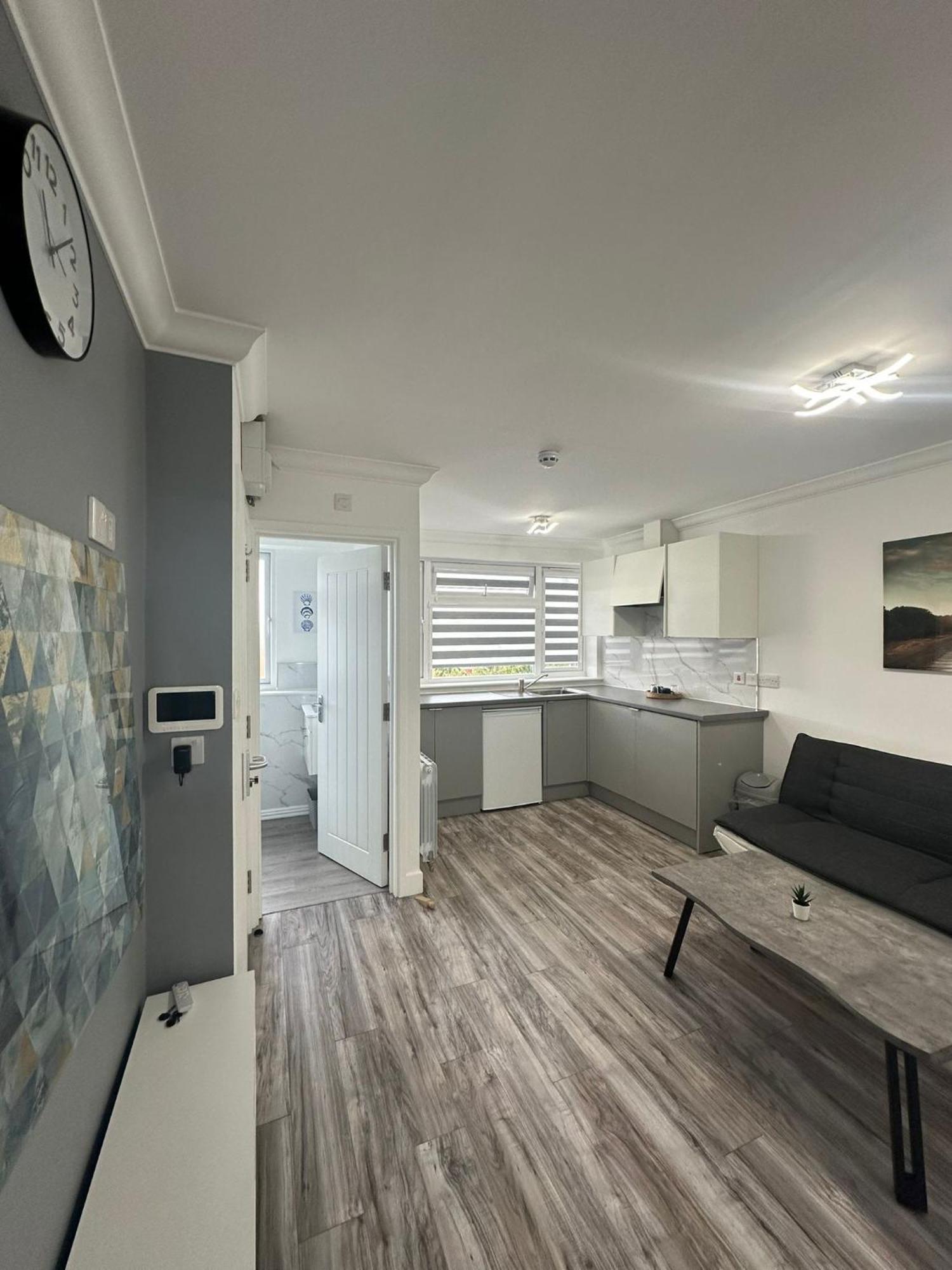 Lamorna Luton  Extérieur photo