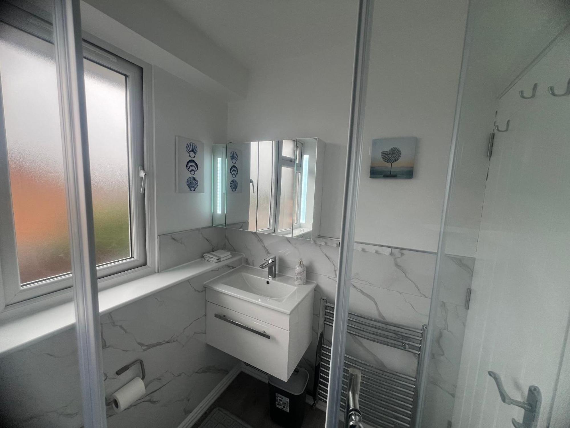 Lamorna Luton  Extérieur photo